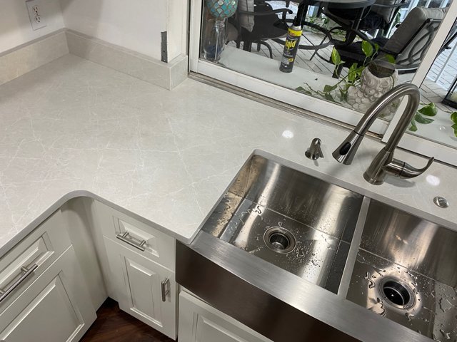 Sink corner and faucet placement